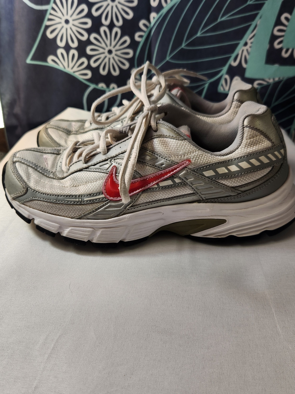 ⭐️Nike Initiator Metallic Silver Red Mesh Running Shoes Sneakers Size 8 Y2K